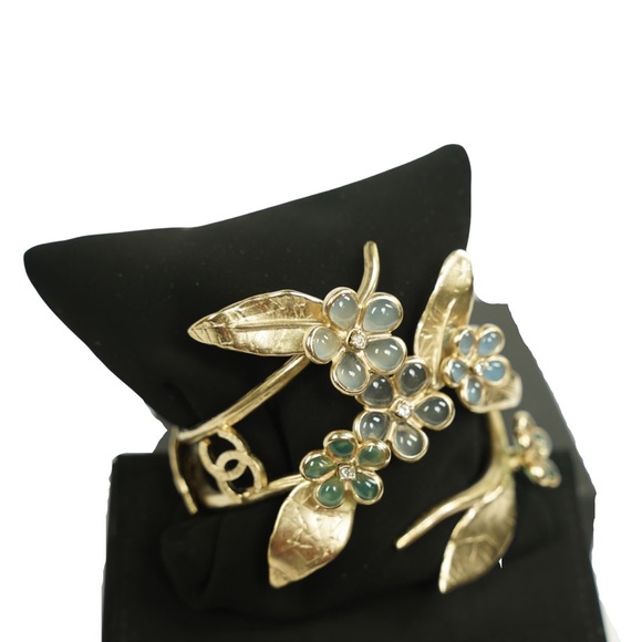 Authentic CHANEL Cuff Paris Greece Collection Gold Jewelery Bracelet CC logo - Picture 3 of 12